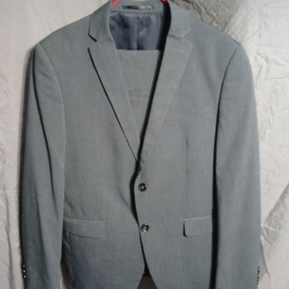 Angelo Litrico 2 pc gray suit sz 40r (pants 32r)